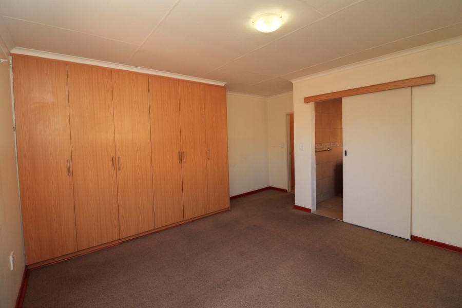 2 Bedroom Property for Sale in Langenhovenpark Free State